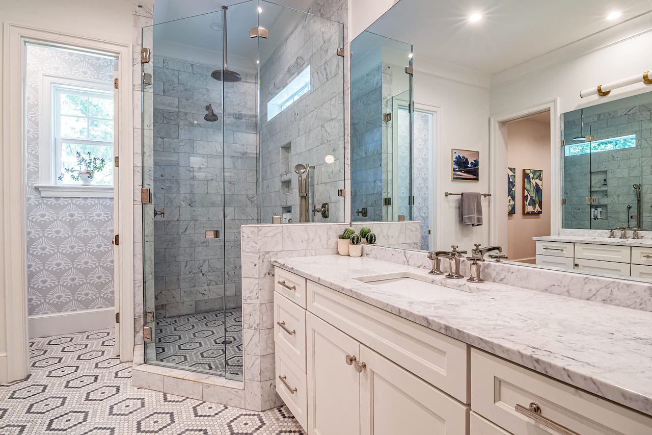 luxurious bathroom